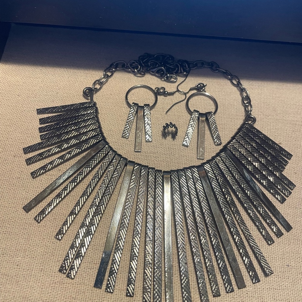 Elegant Silver Jewelry Set
